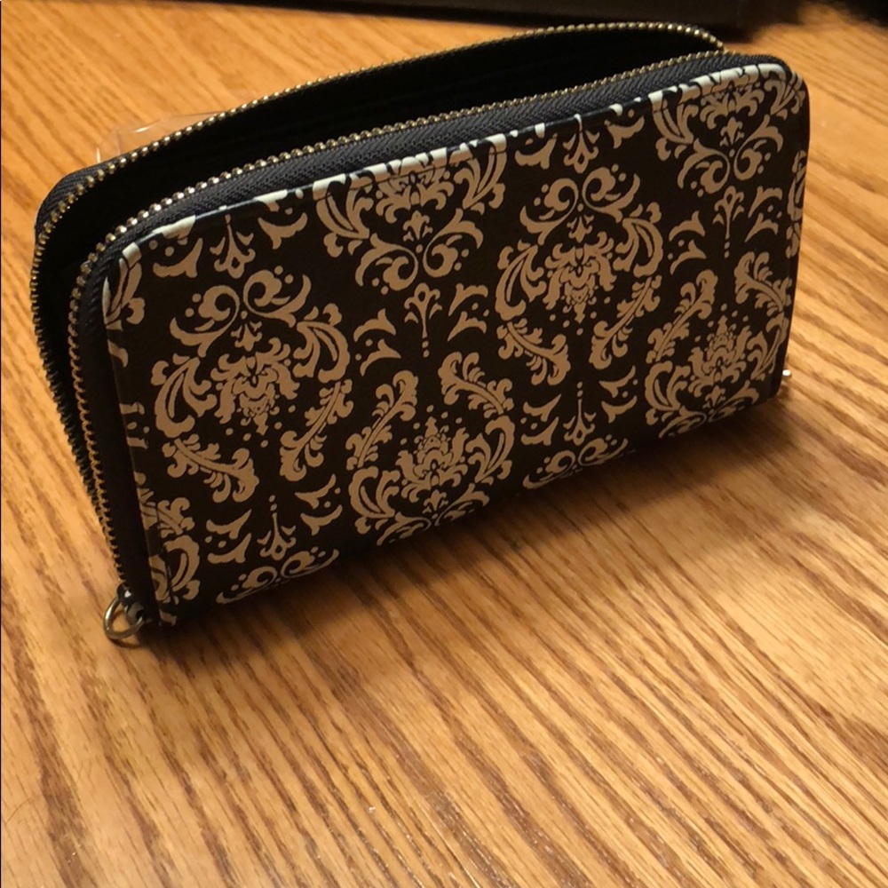 Black wallet (Never used)